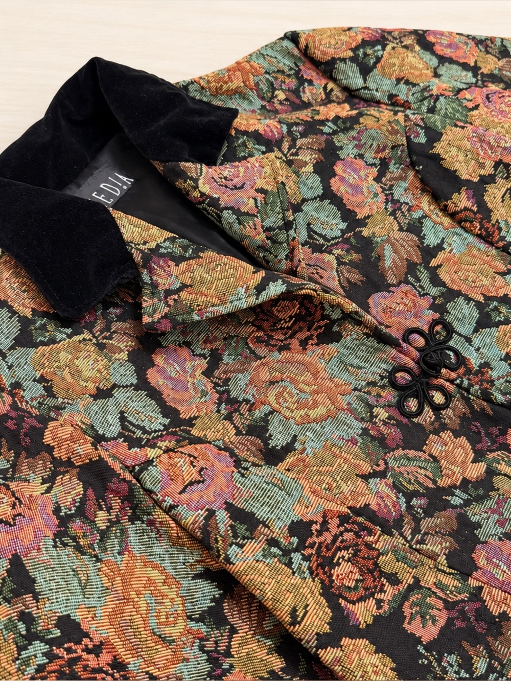 100% cotton- Vintage Media Floral Tapestry Cropped Blazer Velvet Collar Jacket